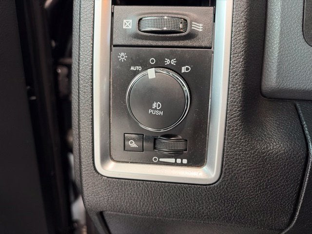 2017 RAM 1500 Big Horn Crew Cab 4x4 5'7' Box