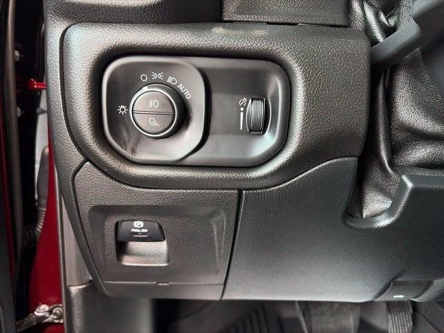 2020 RAM 1500 Big Horn Crew Cab 4x4 5'7' Box