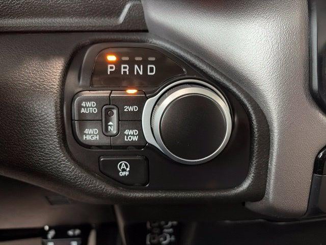 2020 RAM 1500 Big Horn Crew Cab 4x4 5'7' Box