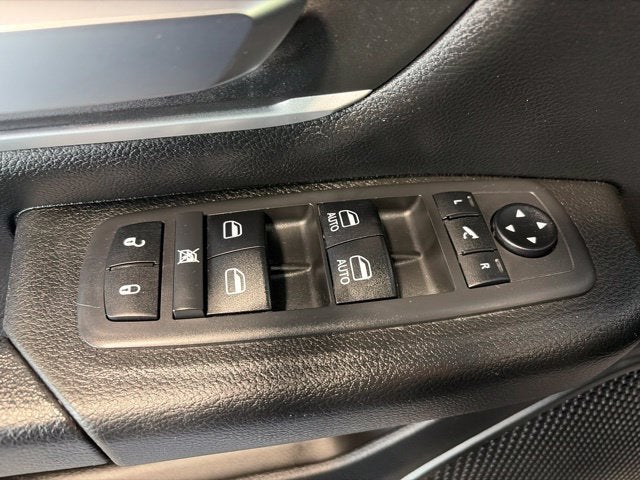 2021 RAM 1500 Big Horn Crew Cab 4x4 5'7' Box