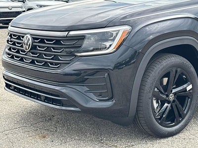 2026 Volkswagen Atlas Cross Sport 2.0T SEL R-Line Black