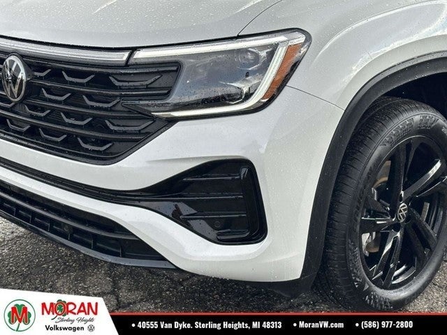 2025 Volkswagen Atlas Cross Sport 2.0T SEL R-Line Black