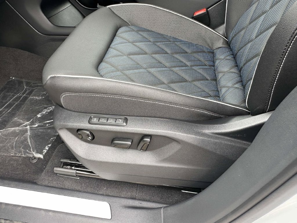 2026 Volkswagen Atlas Cross Sport SEL Premium R-Line