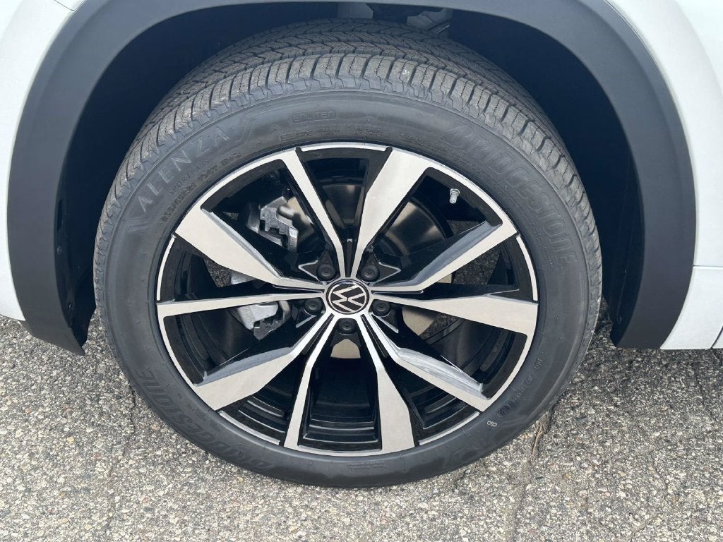 2026 Volkswagen Atlas Cross Sport SEL Premium R-Line