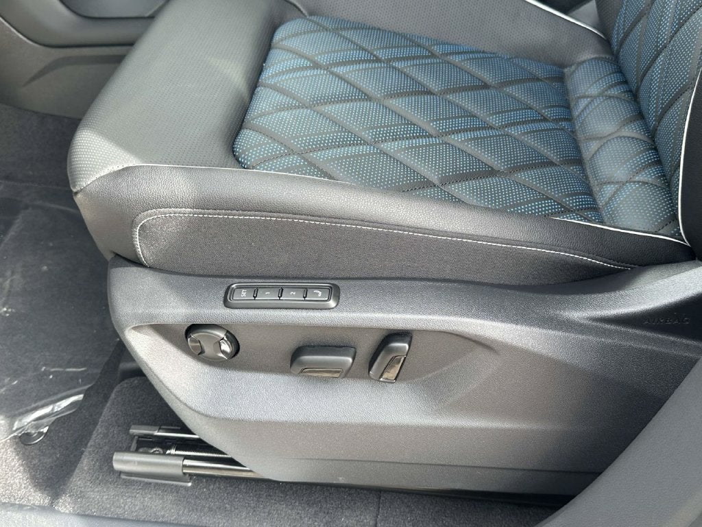 2026 Volkswagen Atlas Cross Sport SEL Premium R-Line