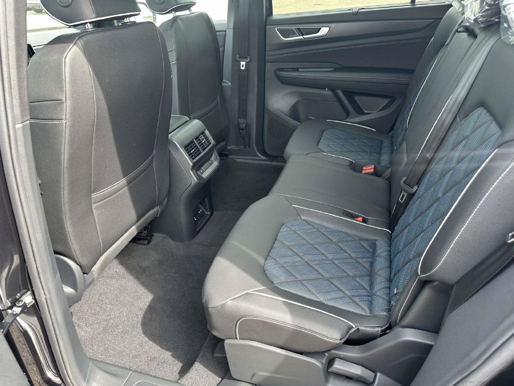 2026 Volkswagen Atlas Cross Sport SEL Premium R-Line