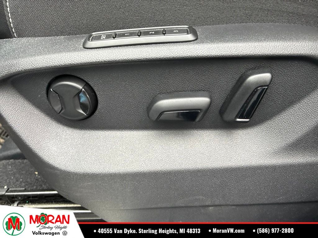 2023 Volkswagen Atlas Cross Sport 3.6L V6 SEL Premium R-Line
