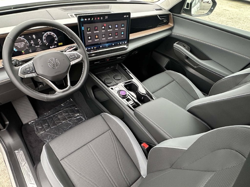 2027 Volkswagen Atlas SE w/Technology