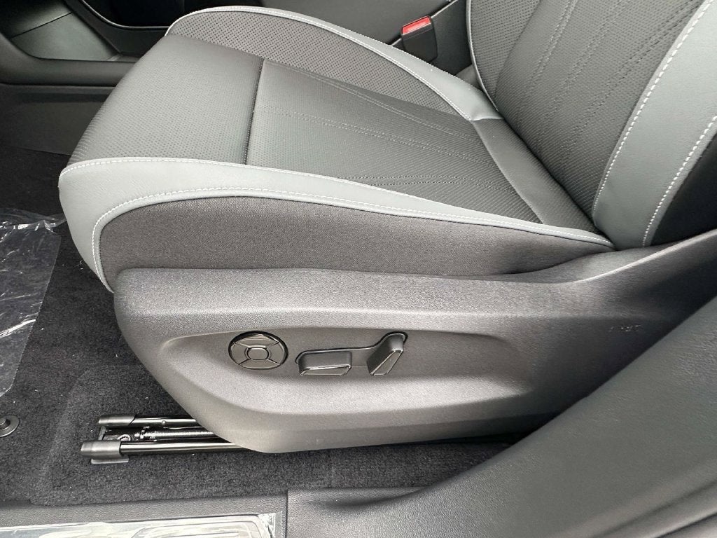 2027 Volkswagen Atlas SE w/Technology