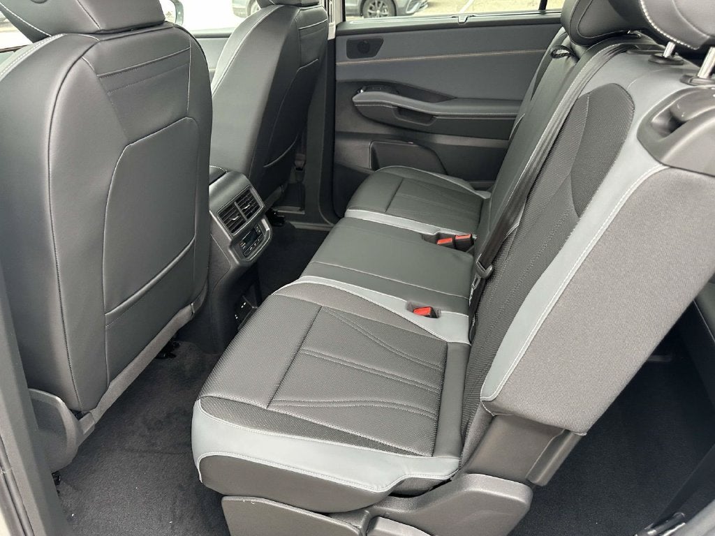 2027 Volkswagen Atlas SE w/Technology