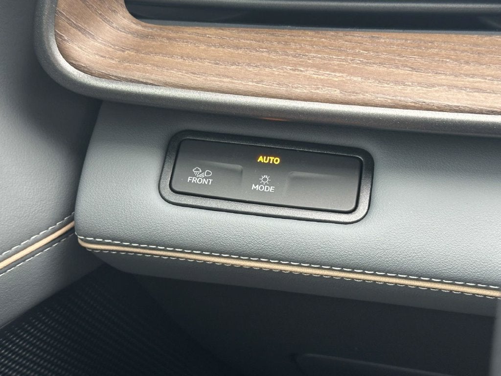 2027 Volkswagen Atlas SE w/Technology