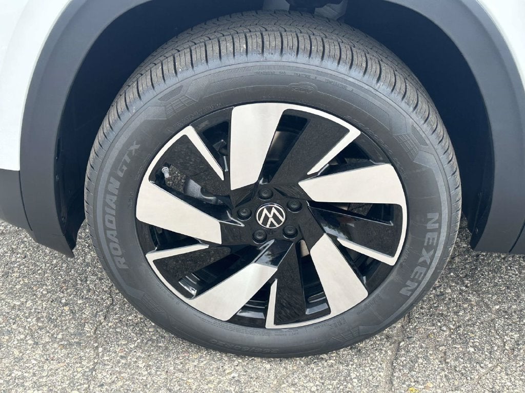 2026 Volkswagen Atlas Cross Sport SE w/Technology