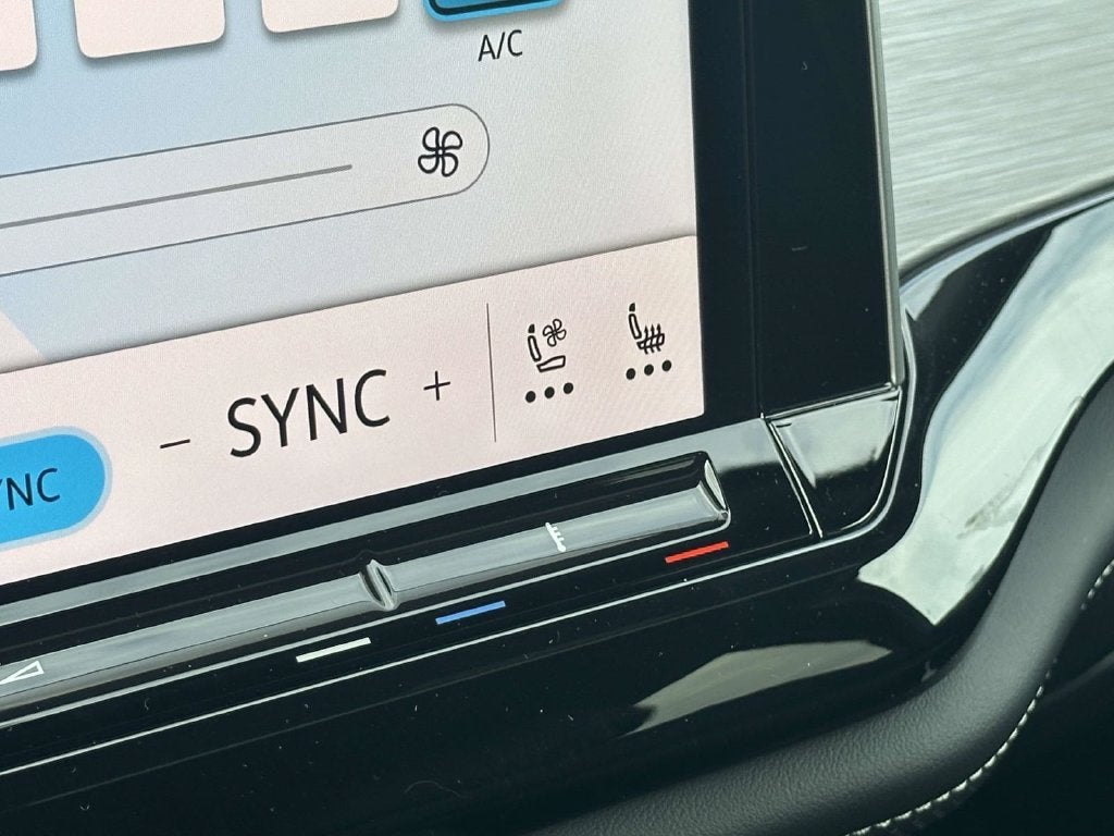 2026 Volkswagen Atlas Cross Sport SE w/Technology