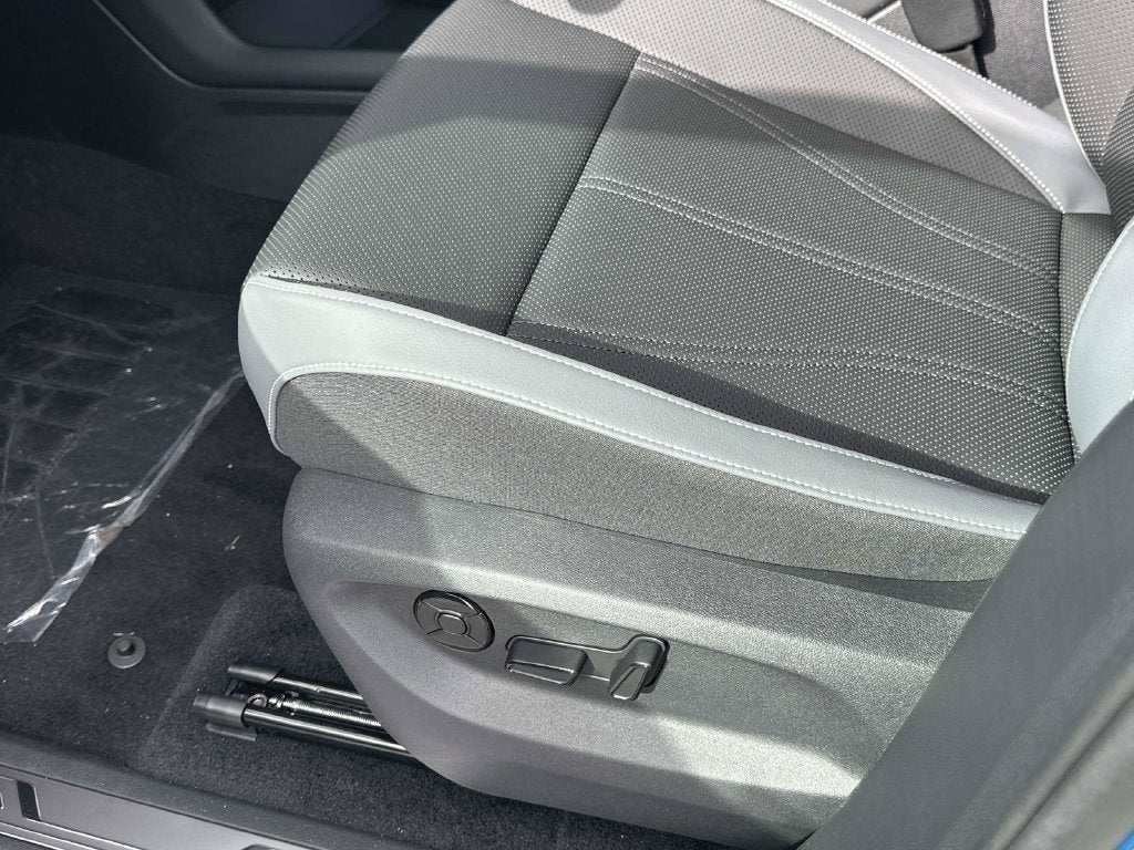 2027 Volkswagen Atlas SE w/Technology
