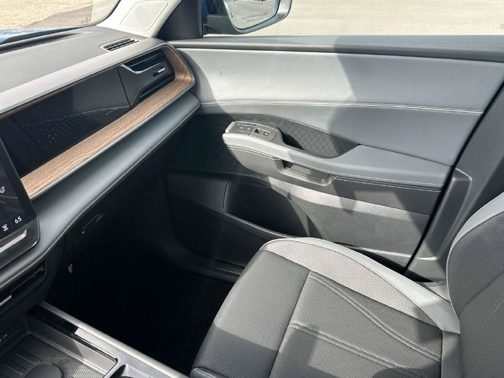 2027 Volkswagen Atlas SE w/Technology