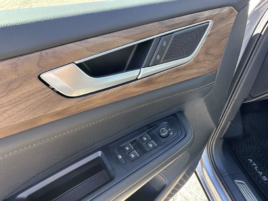 2026 Volkswagen Atlas SE w/Technology
