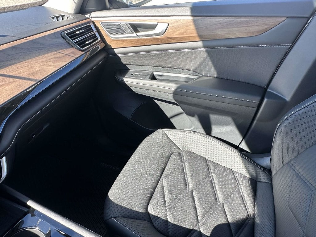 2026 Volkswagen Atlas SE w/Technology