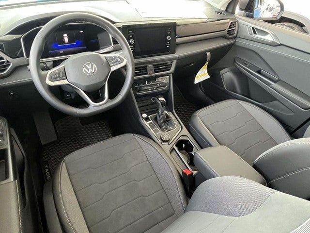 2025 Volkswagen Taos 1.5T SE Black