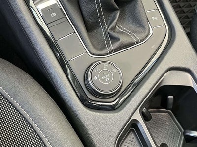 2025 Volkswagen Taos 1.5T SE Black