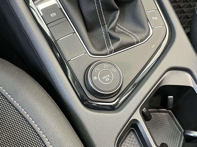 2025 Volkswagen Taos 1.5T SE Black