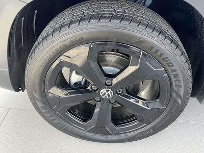 2025 Volkswagen Taos 1.5T SE Black