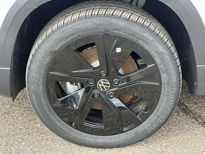2025 Volkswagen Taos 1.5T SE Black