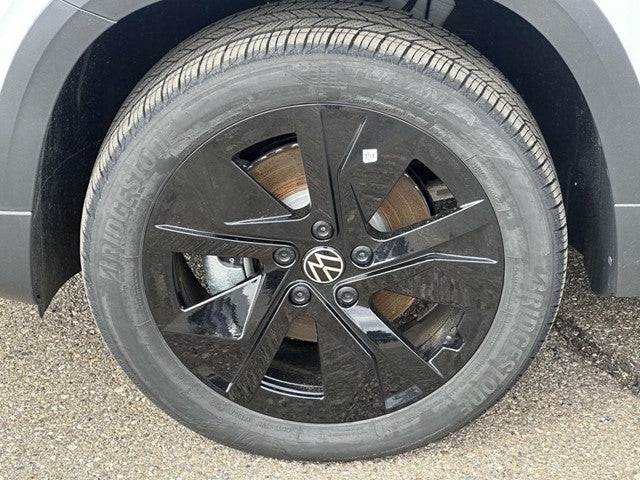2025 Volkswagen Taos 1.5T SE Black