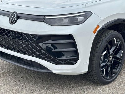 2026 Volkswagen Tiguan 2.0T SE R-Line Black