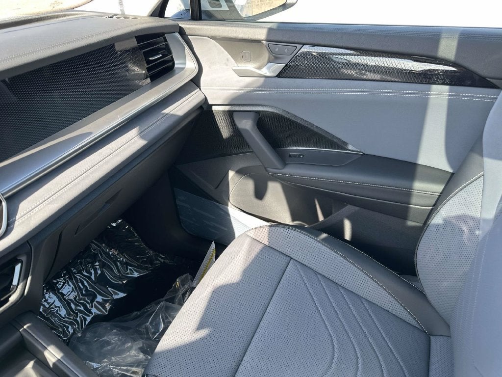 2027 Volkswagen Tiguan SE