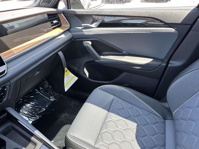 2026 Volkswagen Tiguan 2.0T SEL R-Line