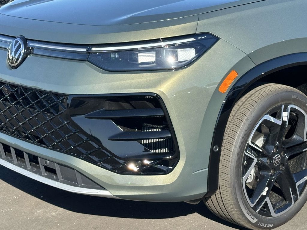 2027 Volkswagen Tiguan SEL R-Line Turbo