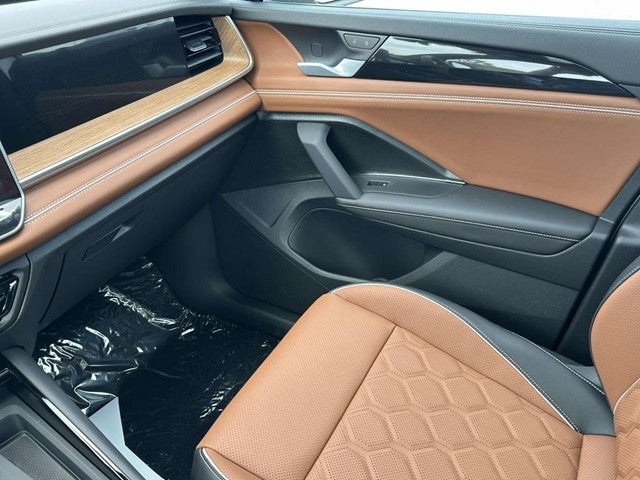 2026 Volkswagen Tiguan 2.0T SEL R-Line