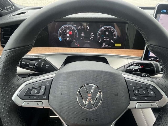 2026 Volkswagen Tiguan 2.0T SEL R-Line